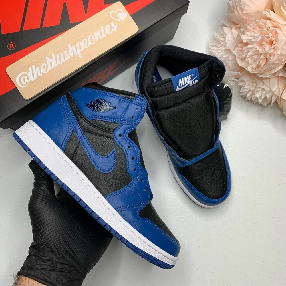 Jordan 1 Retro OG - Picture 3 of 12